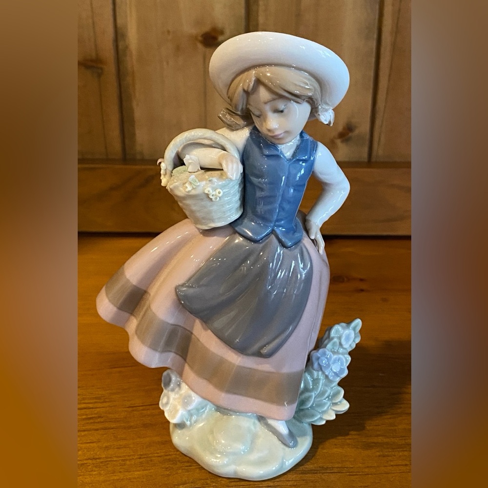 Vintage Lladro Porcelain “Sweet Scent” Figurine